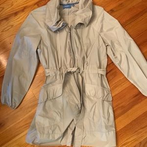 Lightweight windbreaker jacket